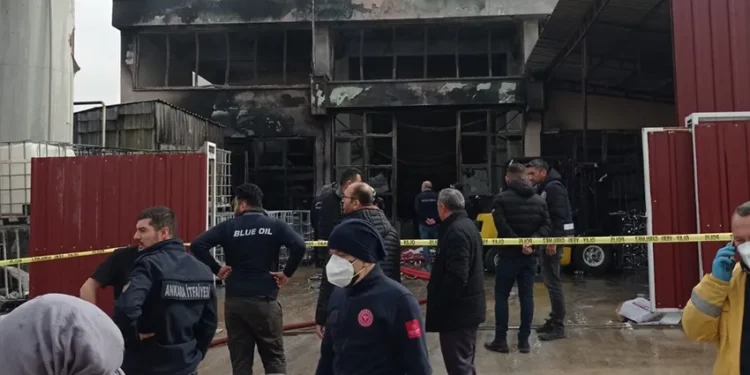 Fabrikada yangın: 1 ölü, 1 yaralı