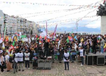 İzmir’de halk Gündoğdu’da buluştu: Asrın hesaplaşmasına hazır olun