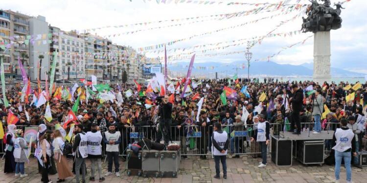 İzmir’de halk Gündoğdu’da buluştu: Asrın hesaplaşmasına hazır olun