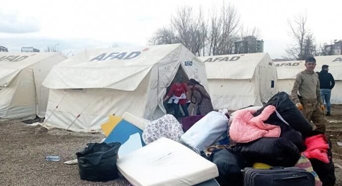 Depremzede Suriyeliler çadır kentten çıkarıldı