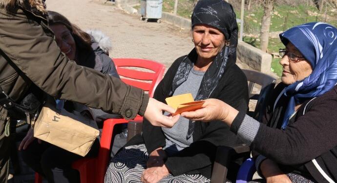 Kadınların deprem bölgesinde dayanışması sürüyor