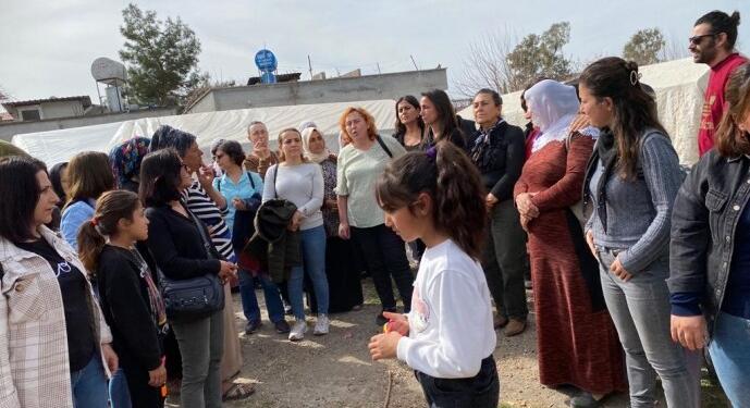 HDP’li vekil Hatimoğulları depremzede kadınları ziyaret etti