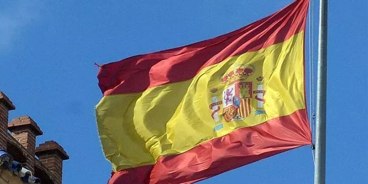 İspanya’da kamu ve özel kurumlarda yüzde 40 kadın yönetici kotası getirildi
