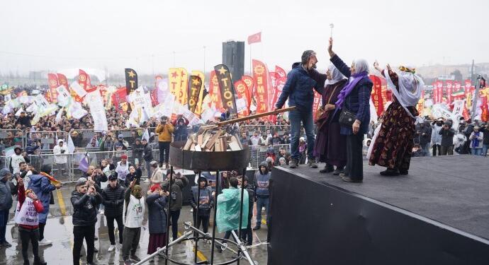 İstanbul’da halklar Newroz alanından haykırdı: Hükümet istifa