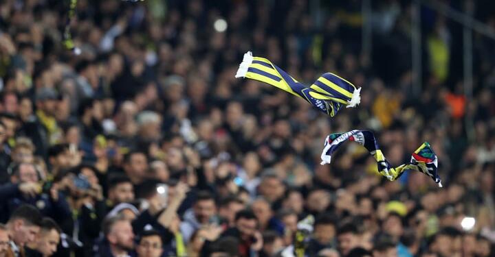 ‘Hükümet istifa’ tezahüratı yapan taraftara tebligat