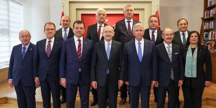 CHP’li Belediye Başkanları Kılıçdaroğlu ile fotoğraf verdi