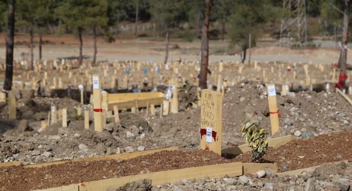 Mereş’te tek mezarda 6 bin defin