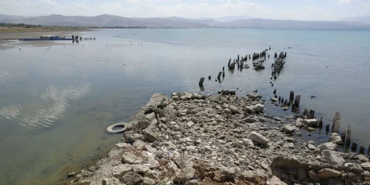 Wan ÇEV-DER’den uyarı: Wan gölü çekildi, ciddi sorunlar kapıda