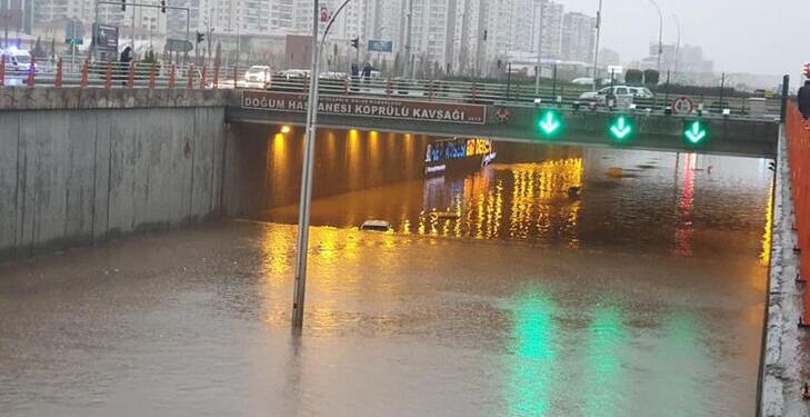 Amed’e 3 günde 1 aylık yağmur yağdı