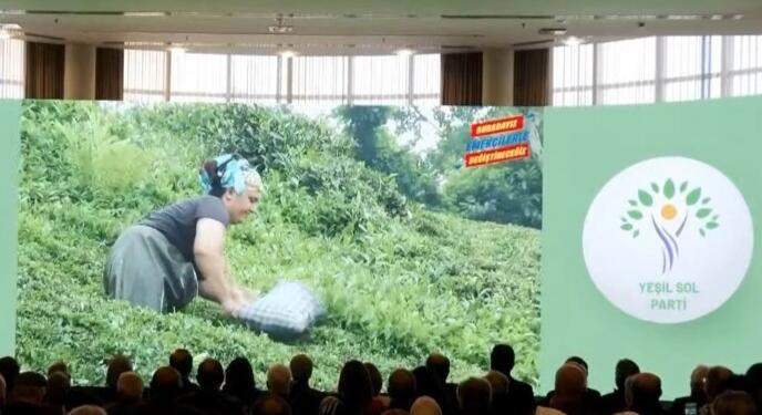 Yeşil Sol Parti’nin Türkçe seçim şarkısı: ‘Buradayız’