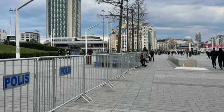 Taksim 8 Mart öncesi ablukaya alındı