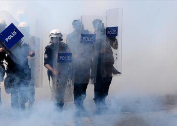 Depremzedeler çadır, iktidar biber gazı alma derdinde