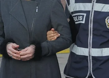 İzmir’de ev baskınlarıyla gözaltına alınan 5 kadın tutuklandı