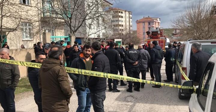 Bir evde 6 kişi ölü bulundu