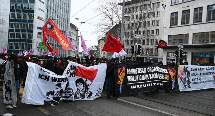 Zürih’te Kadınlar Günü yürüyüşü