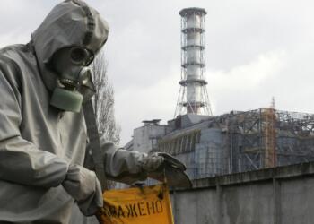 Çernobil felaketi olarak nitelenen nükleer santral patlamasının etkisi 37 yıl sonra da sürerken, Türkiye'de inşaatı bitmeyen santrale yakıt çubuğu getirilmesi için tören yapılması yeni felaket adresi AKKUYU olabilir.