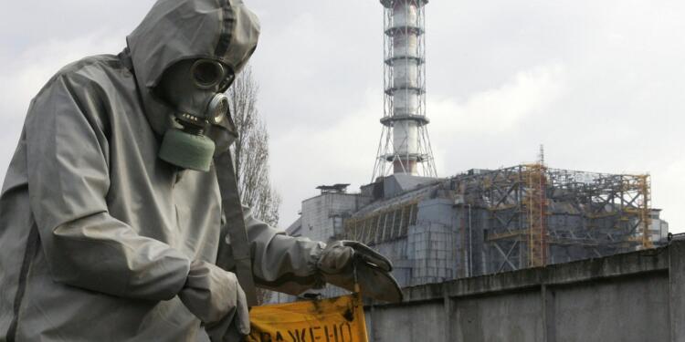 Çernobil felaketi olarak nitelenen nükleer santral patlamasının etkisi 37 yıl sonra da sürerken, Türkiye'de inşaatı bitmeyen santrale yakıt çubuğu getirilmesi için tören yapılması yeni felaket adresi AKKUYU olabilir.