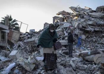 Depremin üzerinden 58 gün geçti enkaz altından hala cenazeler çıkartılıyor