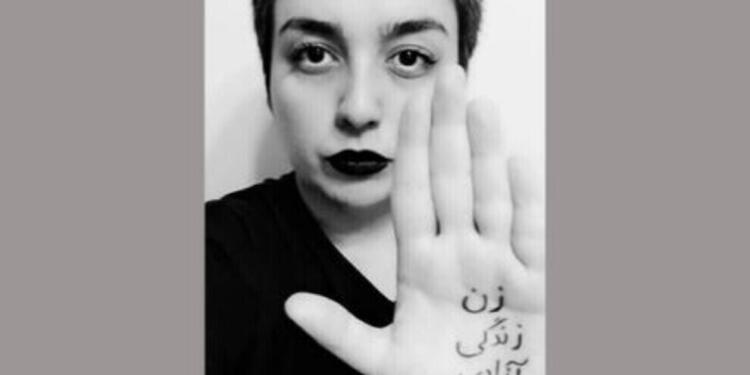 İran protestolarında saçını ilk kazıyan Zeyneb Zeman tutuklandı