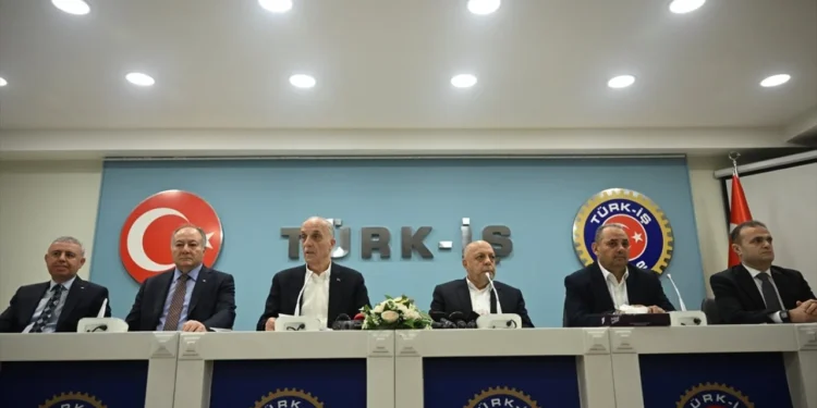 İktidarın kamu emekçileri için zam teklifi sendikaların 3 kat altında