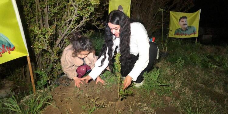 Ranya’da gençler 4 Nisan için fidan dikti