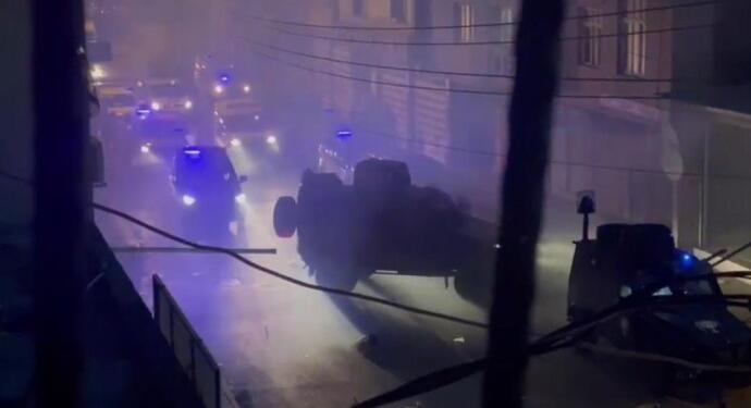 Saldırganların yakalanması için eylem yapan aileye polis saldırdı