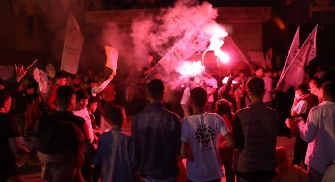 Adana’da coşkulu gençlik şölenine polis saldırısı