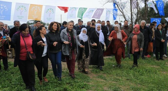 Yeşil Sol Parti 2 kentte seçim bürosu açtı