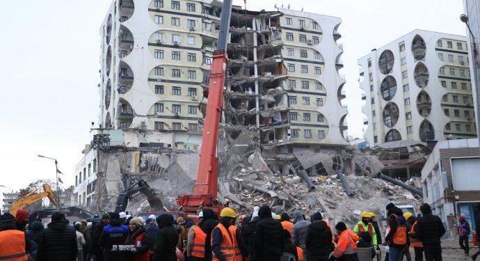 Diyar Galeria müteahhidi Sedat Eser gözaltına alındı