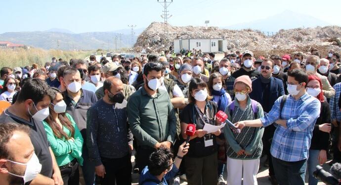 Samandağ’da halk nöbet başlattı: Molozlar halk sağlığı için risk