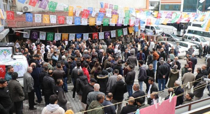 Yeşil Sol Parti Esenyurt’ta seçim bürosu açtı