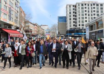 Yeşil Sol Parti aday adayları bildiri dağıttı