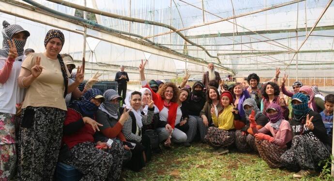 Yeşil Sol Parti İzmir kadın adayları işçilerle buluştu