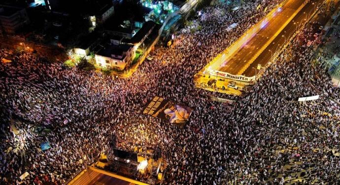 İsrailliler yargı reformuna karşı sokaklara çıktı