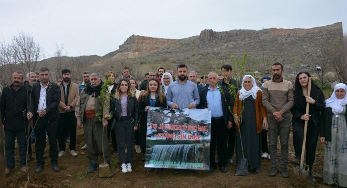 Mezopotamya Ekoloji Bahçesi’nde fidan dikimi