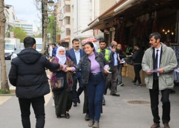 Milletvekili aday adayları bildiri dağıttı