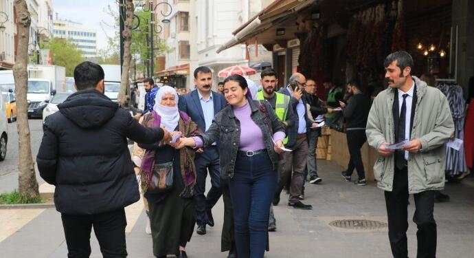 Milletvekili aday adayları bildiri dağıttı