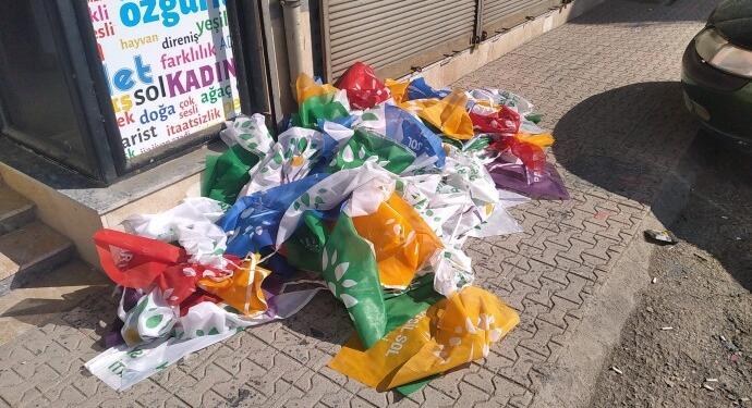 İki kentte Yeşil Sol Parti seçim bürolarına saldırı