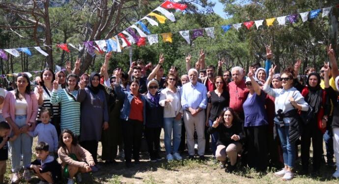 İzmir’den Antalya’ya kapı kapı seçim çalışması