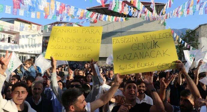 Bursa ve Dîlok’ta gençlik şöleni: Gençlik size boyun eğmez