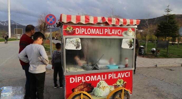 Diplomalı pilavcı: Mülakat değil de keşke liyakat olsaydı