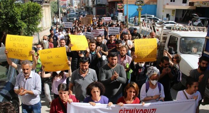Samandağlılar polis engelini tanımadı: Depremzedelere değil, şirketlere barikat