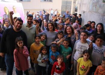 Hatay’da Yeşil Sol Parti adayları güllerle karşılandı