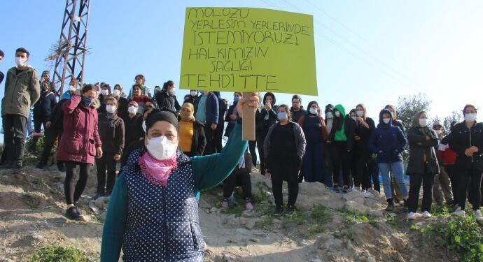 Hatay’da 18’i resmi 22 sahaya moloz dökülüyor