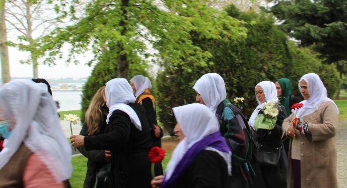 İstanbul’da 4 Nisan kutlaması: Marmara’ya gül bırakıldı