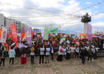 İzmir’de gözaltına alınan 17 kişi serbest bırakıldı