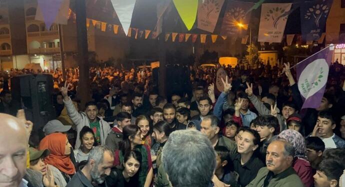 Nisêbîn’de coşkulu büro açılışı