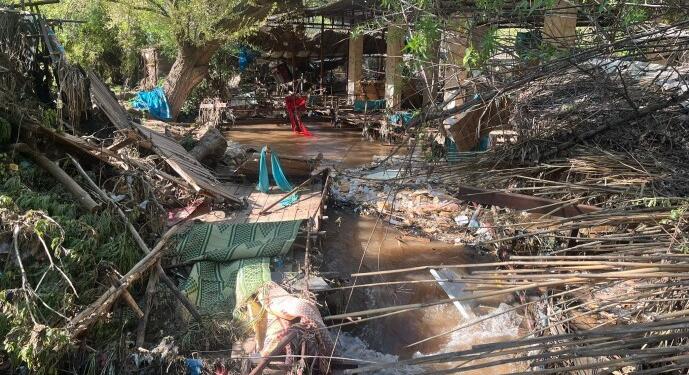 Beyazsu’da işletmeler kullanılmaz hale geldi