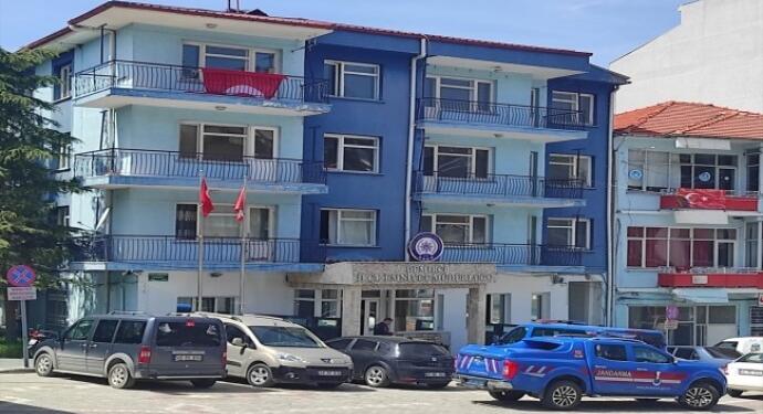 Polis lojmanında bir kadın katledildi