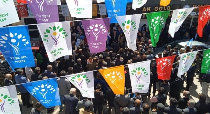 Erzirom’da seçim bürosunun açılışını Hakan Arslan’ın babası yaptı